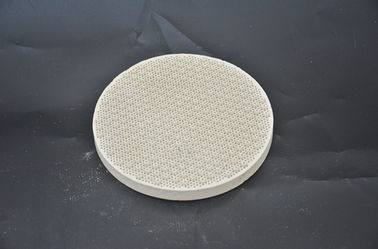 円形の蜜蜂の巣ガス オーブンのφ 50 * 13mmのための陶磁器バーナーの版の菫青石